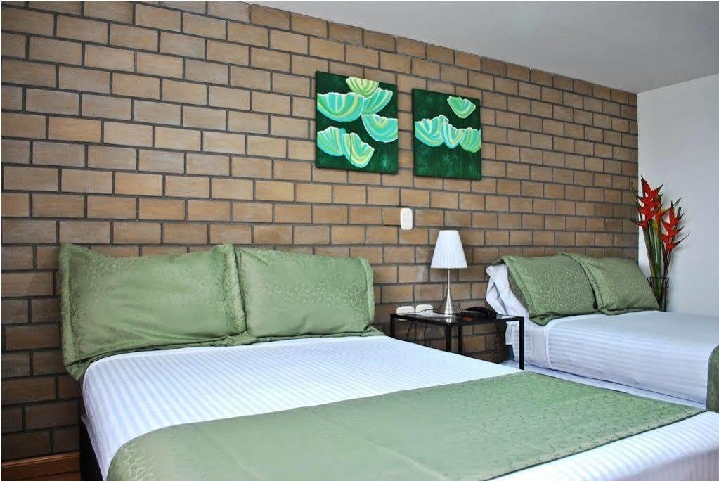 Hotel Portal De Milan Манисалес Екстериор снимка