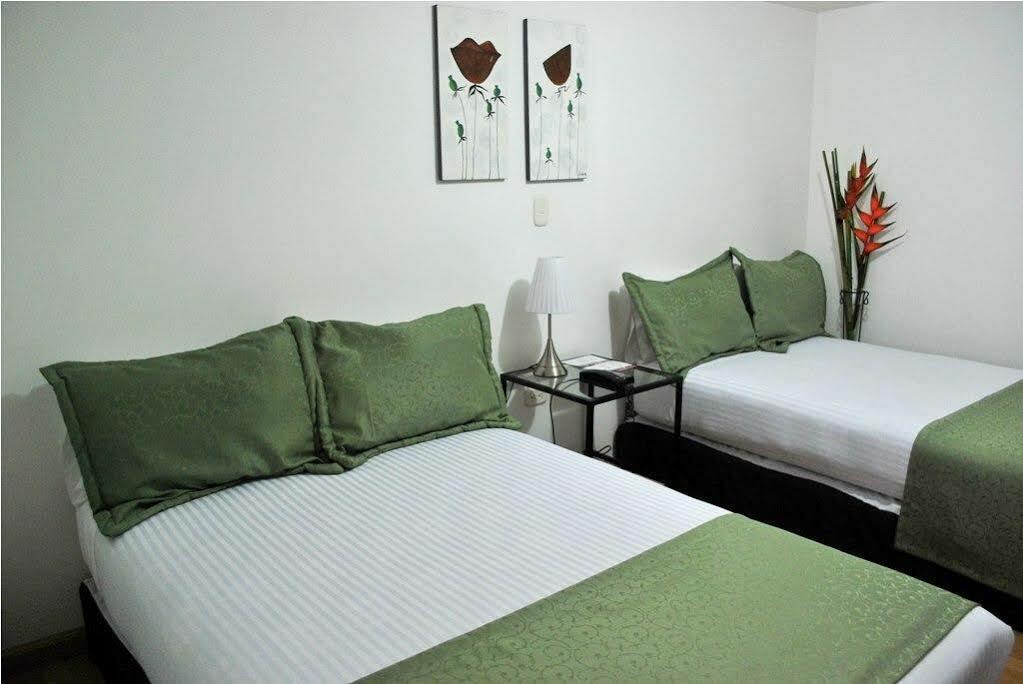 Hotel Portal De Milan Манисалес Екстериор снимка